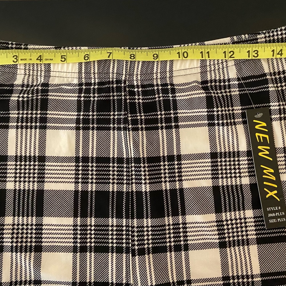 Woman’s Checked Leggings - Picture 3 of 5